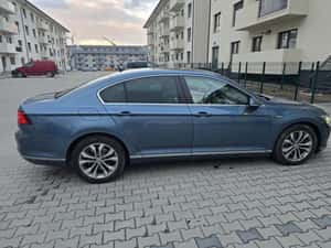 Volkswagen Passat 2.0 TDI DSG 4X4 Highline, 240 CP, an 2017 — miniatura 2