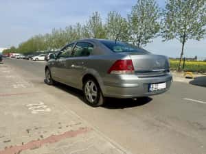 Opel Astra 2011-1.6 benz/E5, proprietar — miniatura 5