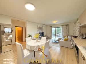 Apartament cu 3 camere, terasa, gradina, curte privata — miniatura 1