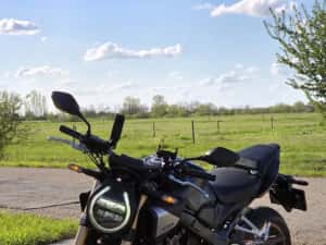 Honda CB650R - 2300 km E-Clutch — miniatura 6
