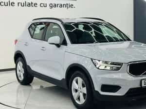 VOLVO XC40 MOMENTUM PRO — miniatura 2