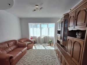 Inchiriez 2 camere vis-a-vis de magazin Bucovina-Altex