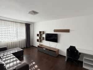 Apartament 2 decomandate în 1 MAI, centrală, mobilat și utilat — miniatura 2