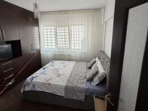 Apartament 2 decomandate în 1 MAI, centrală, mobilat și utilat — miniatura 3