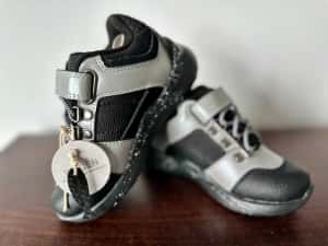 Adidasi baieti Woden marimea 28 produs nou