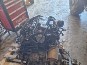 Motor, cutie accesorii CAH Audi a4 b8 2010 în stare perfecta — miniatura 3