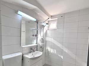 Apartament renovat 3 camere, mobilat complet, zona Centru - Turda — miniatura 6