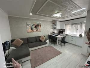 Apartament cu 3 camere  de vanzare, zona Comisia Centrala — miniatura 3