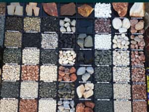 Piatra decorativa gradina rotunjita și colturoasa,bolovani ornamentali — miniatura 1