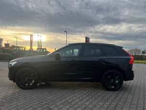 Volvo XC60 Hibrid Second Hand - 20.560 km - Negru — miniatura 2