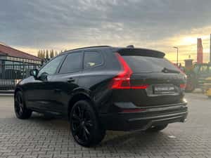Volvo XC60 Hibrid Second Hand - 20.560 km - Negru — miniatura 3