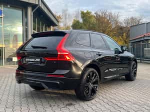 Volvo XC60 Hibrid Second Hand - 20.560 km - Negru — miniatura 5