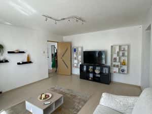 Apartament 2 camere semidecomandat, Et.4/4 – Craiovița, zona Școala 33 — miniatura 3