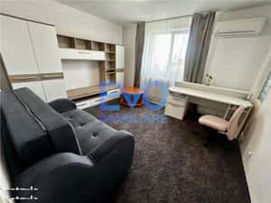 APARTAMENT 2 CAMERE DE VANZARE, ETAJ INTERMEDIAR, CENTRU