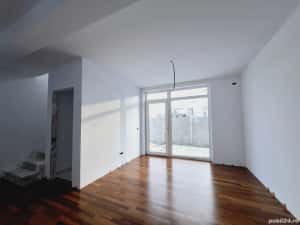 Duplex in Chisoda. Carport. Strada asfaltata. — miniatura 2