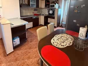 Bld. Traian zona Unicredit – Ap. 4 camere, et. intermediar — miniatura 5