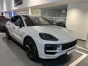 Porsche Cayenne 2024, Hibrid, 14.900 km, 740 cp