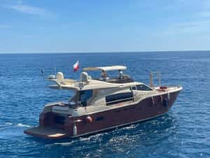 AMBARCATIUNE cu motor yacht — miniatura 3