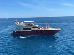 AMBARCATIUNE cu motor yacht — miniatura 5