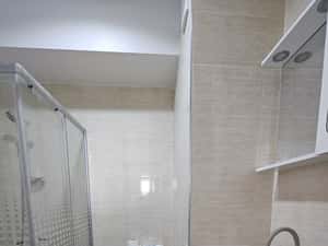 Inchiriez garsonieră mobilata , bloc nou, zona excelenta, economica — miniatura 5