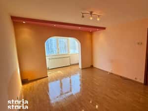 Apartament 3 camere, etaj 3 str.Carpati Piata-Sud Bacău