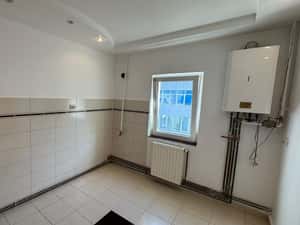 Apartament 3 camere, etaj 3 str.Carpati Piata-Sud Bacău — miniatura 4