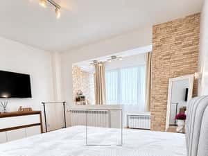 CENTRU - De închiriat - Apartament 2 Camere Decomandat -Modern Echipat — miniatura 3