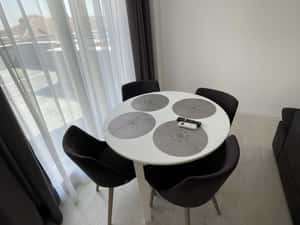 Închiriez apartament 3 camere, 2 băi și 2 garaje — miniatura 4