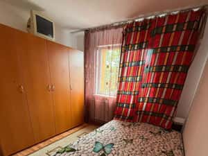 Apartament cu 2 camere, 45 mp, balcon inchis, pozitie excelenta — miniatura 2