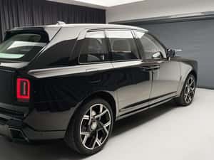 2026 ROLLS-ROYCE CULLINAN BLACK BADGE — miniatura 3
