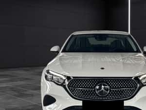 Mercedes-Benz E 300 e Avantgarde — miniatura 3