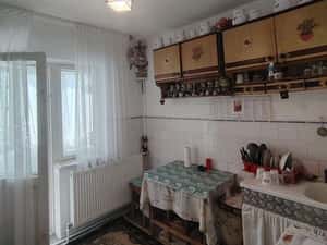 Se vinde apartament 50mp burdujeni langa scoala 48.900e 2 cam cent — miniatura 2
