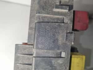 Panou sigurante si relee 519020200 Saab 9-3 a 2-a generatie — miniatura 4
