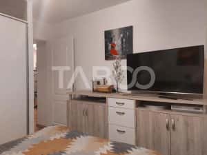 Apartament 55 mpu mobilat utilat 3 camere 2 balcoane pivnita Cisnadie — miniatura 6