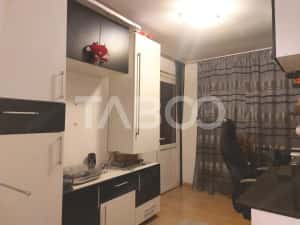 Apartament 55 mpu mobilat utilat 3 camere 2 balcoane pivnita Cisnadie — miniatura 7