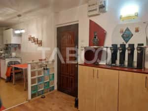 Apartament 55 mpu mobilat utilat 3 camere 2 balcoane pivnita Cisnadie — miniatura 10