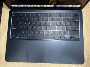 MacBook Air 14" M3 256Gb Midnight Second-Hand 2 ani garanție, Telefoan