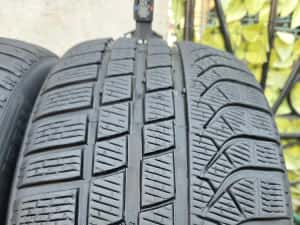 Vând patru anvelope de iarna pirelli 245 45 20 dot3523/ 2021