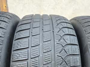 Vând patru anvelope de iarna pirelli 245 45 20 dot3523/ 2021 — miniatura 3