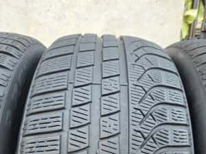 Vând patru anvelope de iarna pirelli 245 45 20 dot3523/ 2021 — miniatura 4