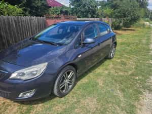 Opel Astra J Hatchback 1.4 16V 100CP — miniatura 2