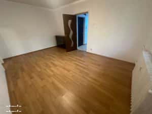2 Camere Parter din 8 an 1982 Ideal Birou Firma Bloc Izolat Bucur Obor — miniatura 3
