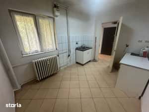 2 Camere Parter din 8 an 1982 Ideal Birou Firma Bloc Izolat Bucur Obor — miniatura 4