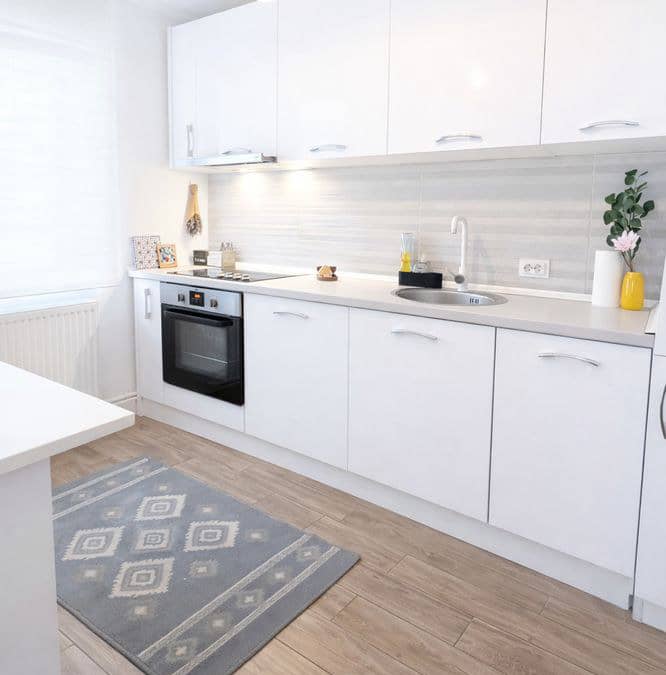Renovat, mobilat, central, lângă parc – blocul va avea panouri solare — fotografie 1 din 6