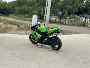 Motocicleta Kawasaki Ninja 636 — miniatura 4