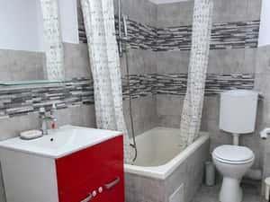 Inchiriez ap. 3 camere decomandat zona Centrala — miniatura 6