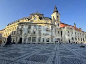 Apartament 85mp 2 camere+ boxa CENTRUL ISTORIC SIBIU — miniatura 2