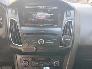 Proprietar vând Ford focus 2016 automat — miniatura 6