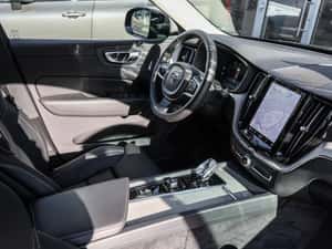 Volvo XC60 Hibrid 2025 cu 13800 km — miniatura 3