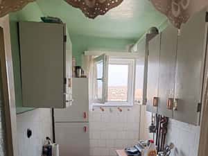 Apartament 3 camere, balcon, etaj 10, centru — miniatura 3